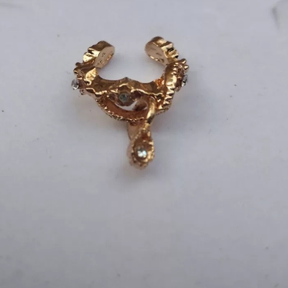 *Mary* Silver Cuff Earring - Picture 5 of 5